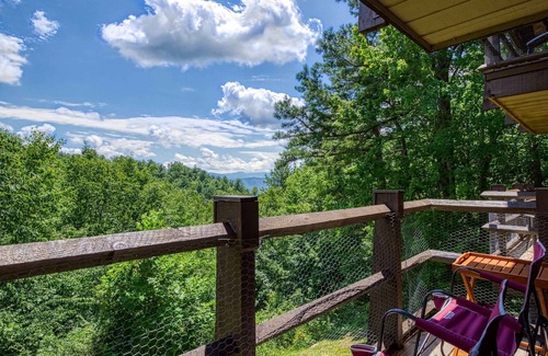 Sevierville Apartment | Newly Renovated 5 Star Condo Pool Gorgeous View