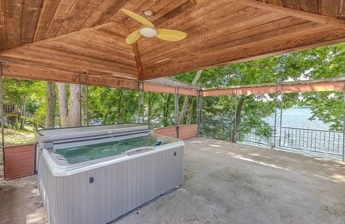 Rocky Mount House | Newly Renovated 7 Bedroom Lakefront Vacation Home