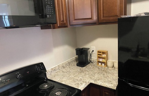 Milwaukee Apartment | Newly renovated Apartment West Allis, WI