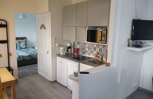 Downtown Le Havre Apartment | Newly renovated apartment in manor house, very close to town center