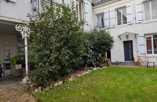 Downtown Le Havre Apartment | Newly renovated apartment in manor house, very close to town center