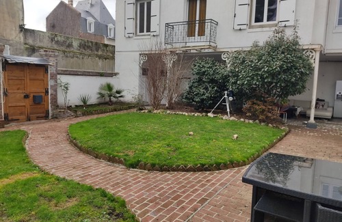 Downtown Le Havre Apartment | Newly renovated apartment in manor house, very close to town center