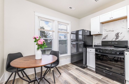 Dubuque Apartment | Newly-Renovated Apt DQB Center