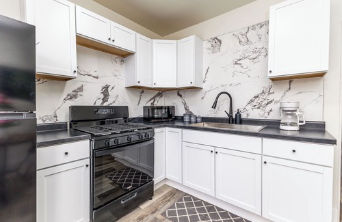 Dubuque Apartment | Newly-Renovated Apt DQB Center