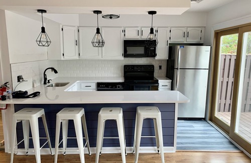 Southend House | NEWLY RENOVATED BEACH BLOCK TOWNHOME!