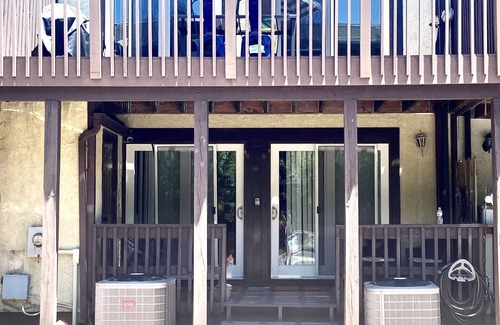Southend House | NEWLY RENOVATED BEACH BLOCK TOWNHOME!