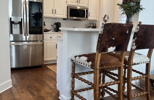 Lake Oconee Cottage | Newly Renovated, Beautifully Decorated, Lake Front in Reynolds