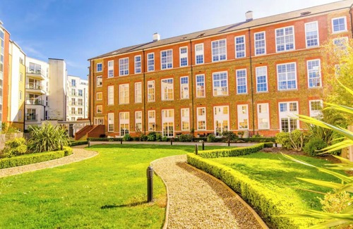 Hackney Apartment | Newly renovated beautiful school conversion