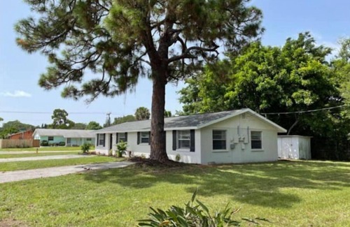 Bayshore Gardens House | Newly renovated Bradenton bungalow