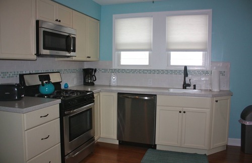 North End House | Newly Renovated Bungalow Close to the Bay and the Boardwalk (NOT FOR SENIOR WK)