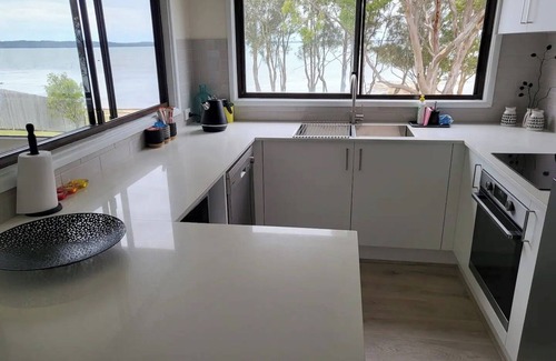 Tegerin House | NEWLY RENOVATED BY TUGGERAH LAKE (PET FRIENDLY)