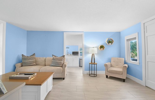 Historic Old Northeast House | Newly renovated Cottage! 1 mile from Downtown & St. Pete Pier
