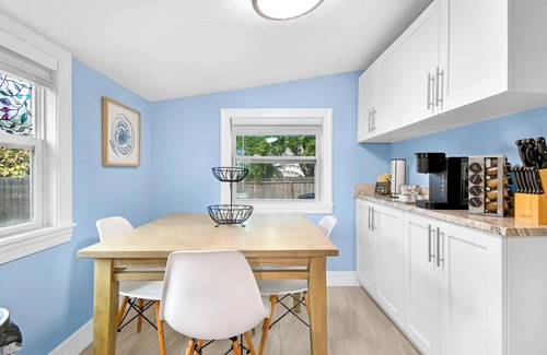 Historic Old Northeast House | Newly renovated Cottage! 1 mile from Downtown & St. Pete Pier