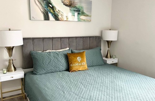 Mount Pleasant East House | Newly renovated Duplex 4BR 3BA in Midtown Toronto