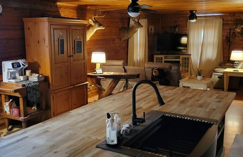 Lookout Valley Neighborhood Association Cabin | Newly Renovated Cabin Close to Downtown Chattanooga