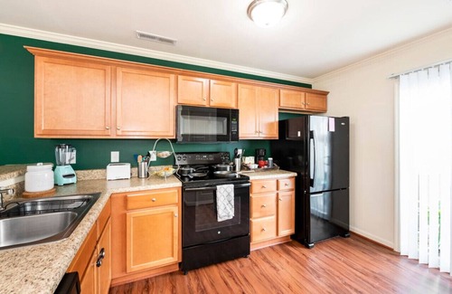 Hubert House | Newly Renovated-Central Jacksonville/Lejeune/Beach