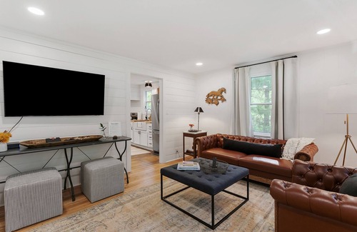 Franklin Cottage | Newly Renovated Charming Little Leiper's Cottage