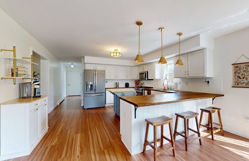 Rockport House | Newly Renovated Charming House with Cozy Fireplace & Outdoor Entertainment Areas