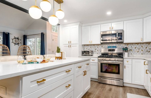 Summersea House | Newly Renovated Close to Mashpee Comm and Beach!
