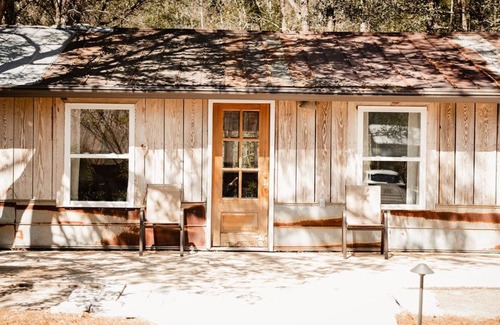 Fairhope House | Newly renovated cottage on a quaint lake with ancient oak trees & ample privacy.
