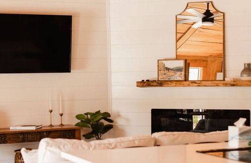 Fairhope House | Newly renovated cottage on a quaint lake with ancient oak trees & ample privacy.