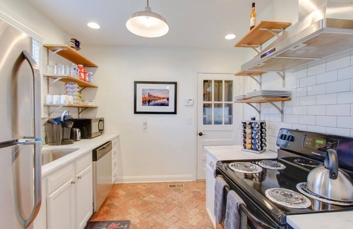 Woodbine House | Newly Renovated Cottage Minutes From Downtown!