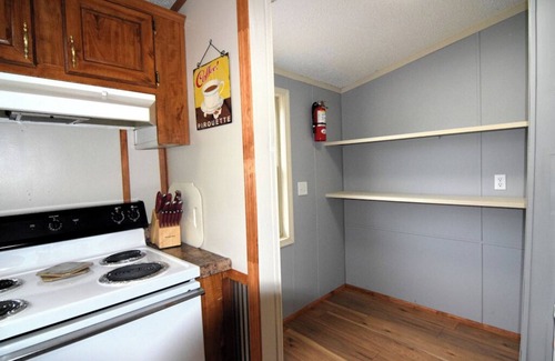 Benton Apartment | Newly Renovated Cottage 2 at the King Creek Lodge and Marina