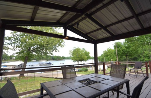 Benton Apartment | Newly Renovated Cottage 2 at the King Creek Lodge and Marina