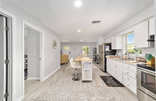Historic District Cottage | Newly renovated cottage walking distance to downtown Ocala square. Quiet street.