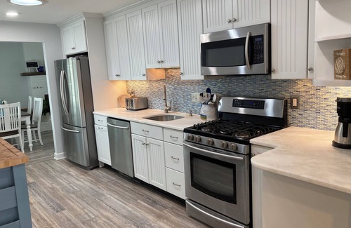 North Beach Haven Cottage | Newly Renovated Cozy Beach Cottage in desirable Brant Beach