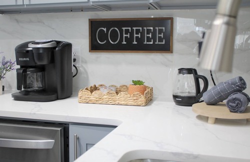West Side Apartment | Newly Renovated Cozy 3 bedroom 2 bath, minutes to NYC!