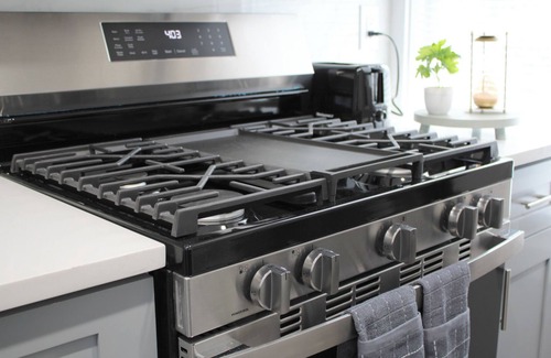 West Side Apartment | Newly Renovated Cozy 3 bedroom 2 bath, minutes to NYC!