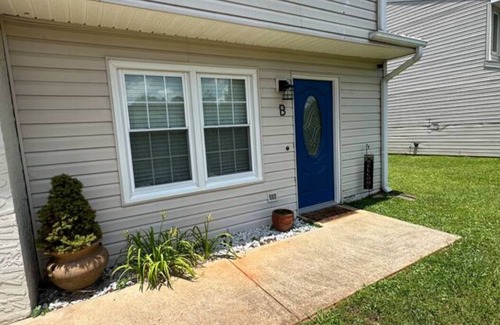 Sylva House | Newly Renovated Cozy home - 2min walk to Tuckasegee River