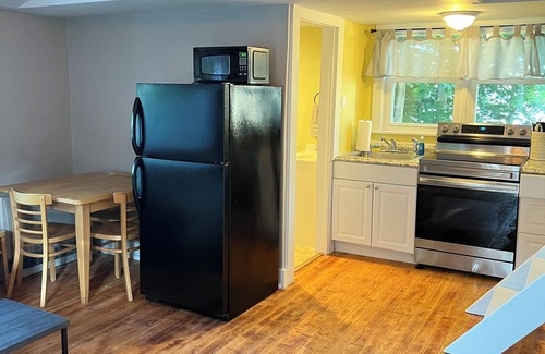 Brighton House | Newly Renovated Cozy Lakeside Vacation Cottage, Mountain Views, Pet Friendly