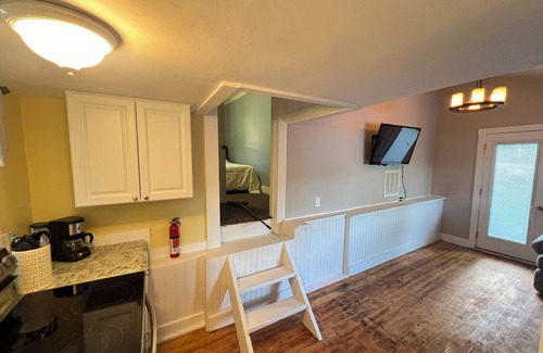 Brighton House | Newly Renovated Cozy Lakeside Vacation Cottage, Mountain Views, Pet Friendly