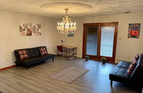 Taylor Villa | Newly Renovated Cozy/ Spacious VILLA in Nature