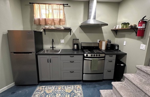 Historic Livingston Apartment | Newly renovated, cozy downtown studio suite