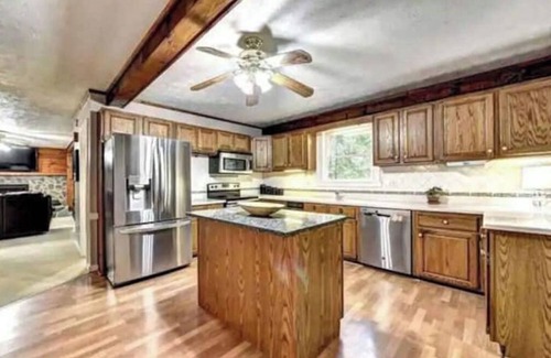 Snellville Cabin | NEWLY RENOVATED Cozy Elegant Cabin Good for Large Groups