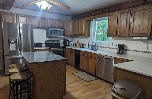 Snellville Cabin | NEWLY RENOVATED Cozy Elegant Cabin Good for Large Groups