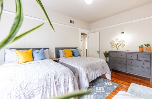 Westmont House | Newly Renovated Craftsman minutes to Claremont Village & Colleges.