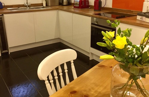 Melrose Cottage | Newly Renovated Detached Period Cottage - Walking Distance to Melrose!