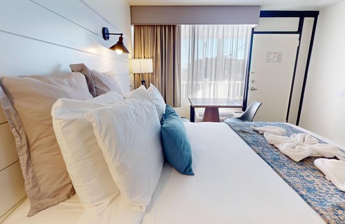 North End Hotel | Newly Renovated Double Queen Room