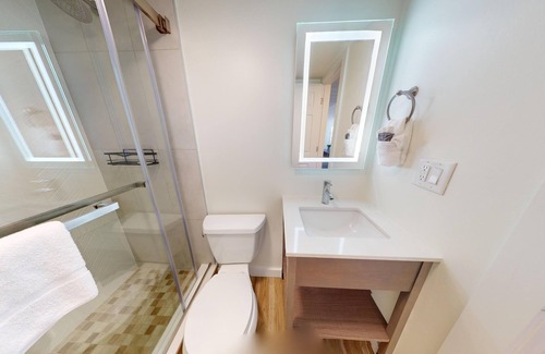 North End Hotel | Newly Renovated Double Queen Room
