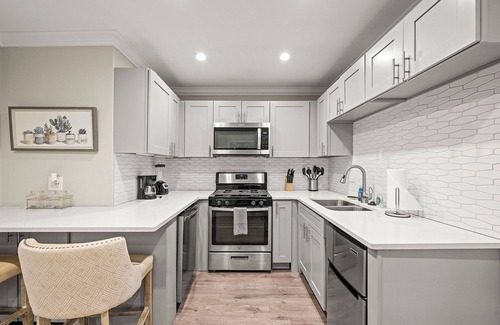 Peachtree Center Apartment | Newly Renovated Downtown Atlanta Condo with Pool Access, AC, and Wi-Fi- 2104
