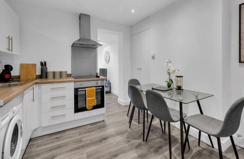 Croham Apartment | Newly Renovated: Contemporary Haven w/ Outdoor