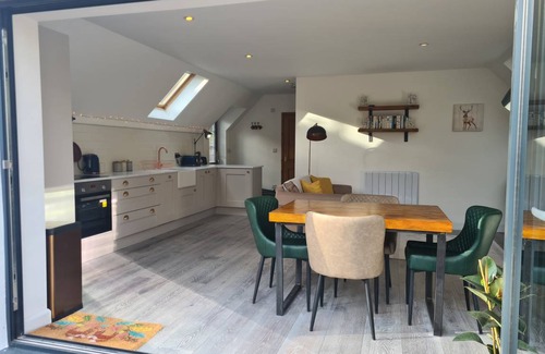 Symonds Yat Cabin | Newly Renovated Wye Valley Getaway