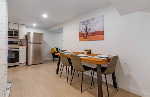 Richmond Apartment | Newly Renovated Hawthorne Retreat- Private Apt!
