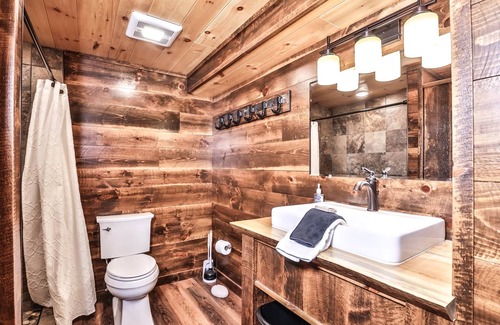 Minocqua Cabin | Newly Renovated Home and Cottage on Squirrel Lake!