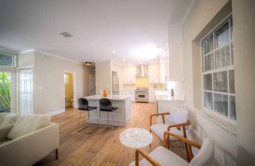 White St. Gallery House | Newly renovated home close to the beach and all attractions