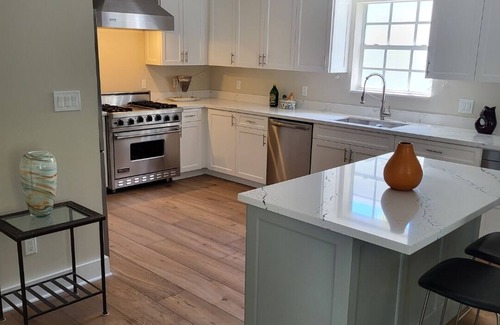 White St. Gallery House | Newly renovated home close to the beach and all attractions